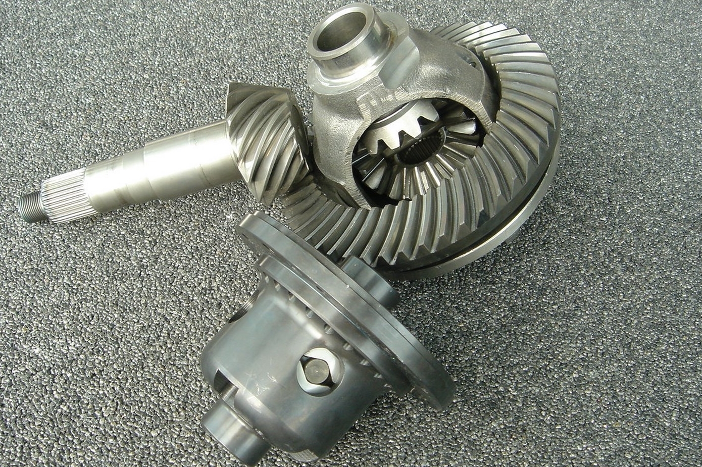 Kraftübertragung_Diff-mit-Sperr-075_41.jpg